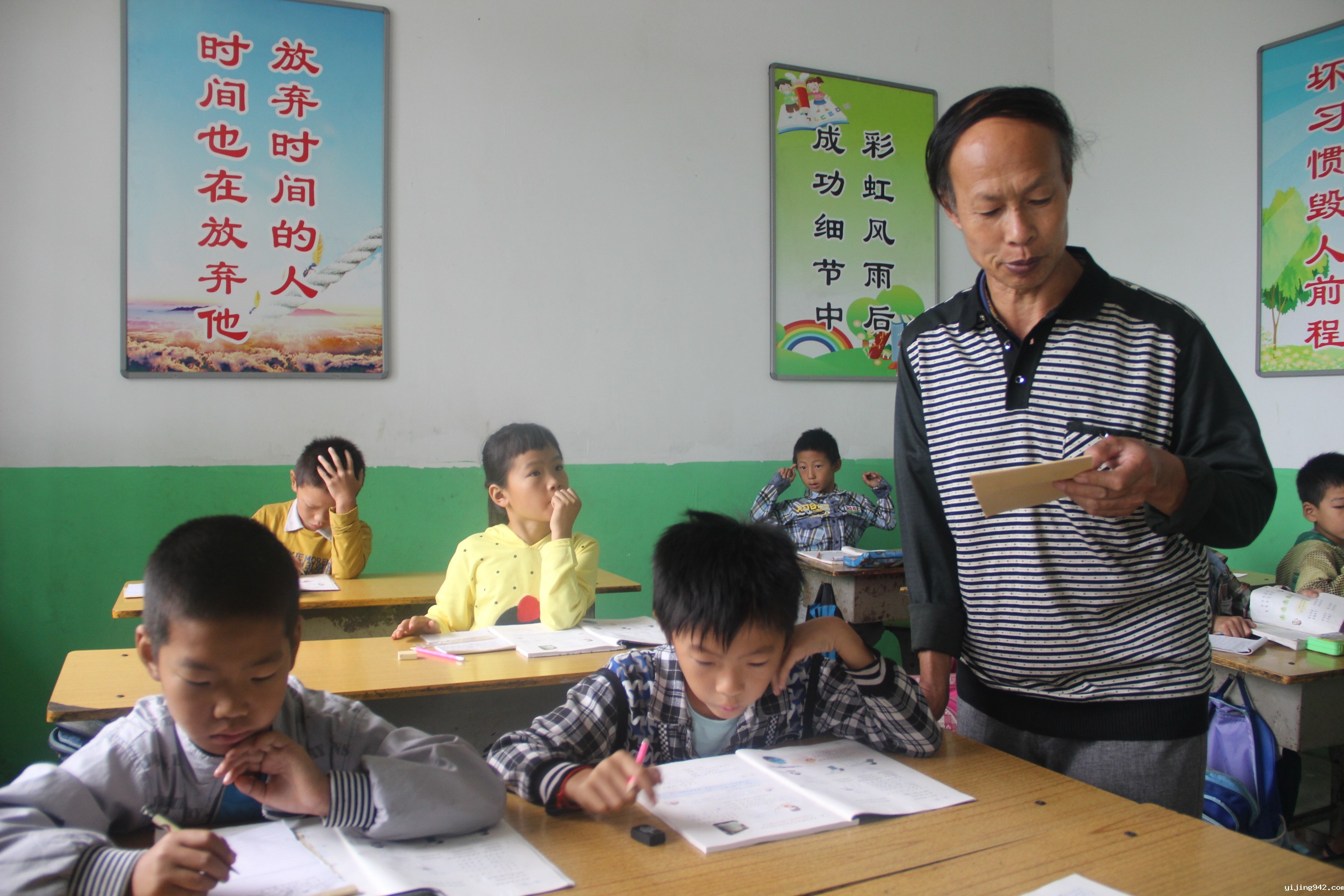 复式教学让韩保学忙碌充实1.JPG