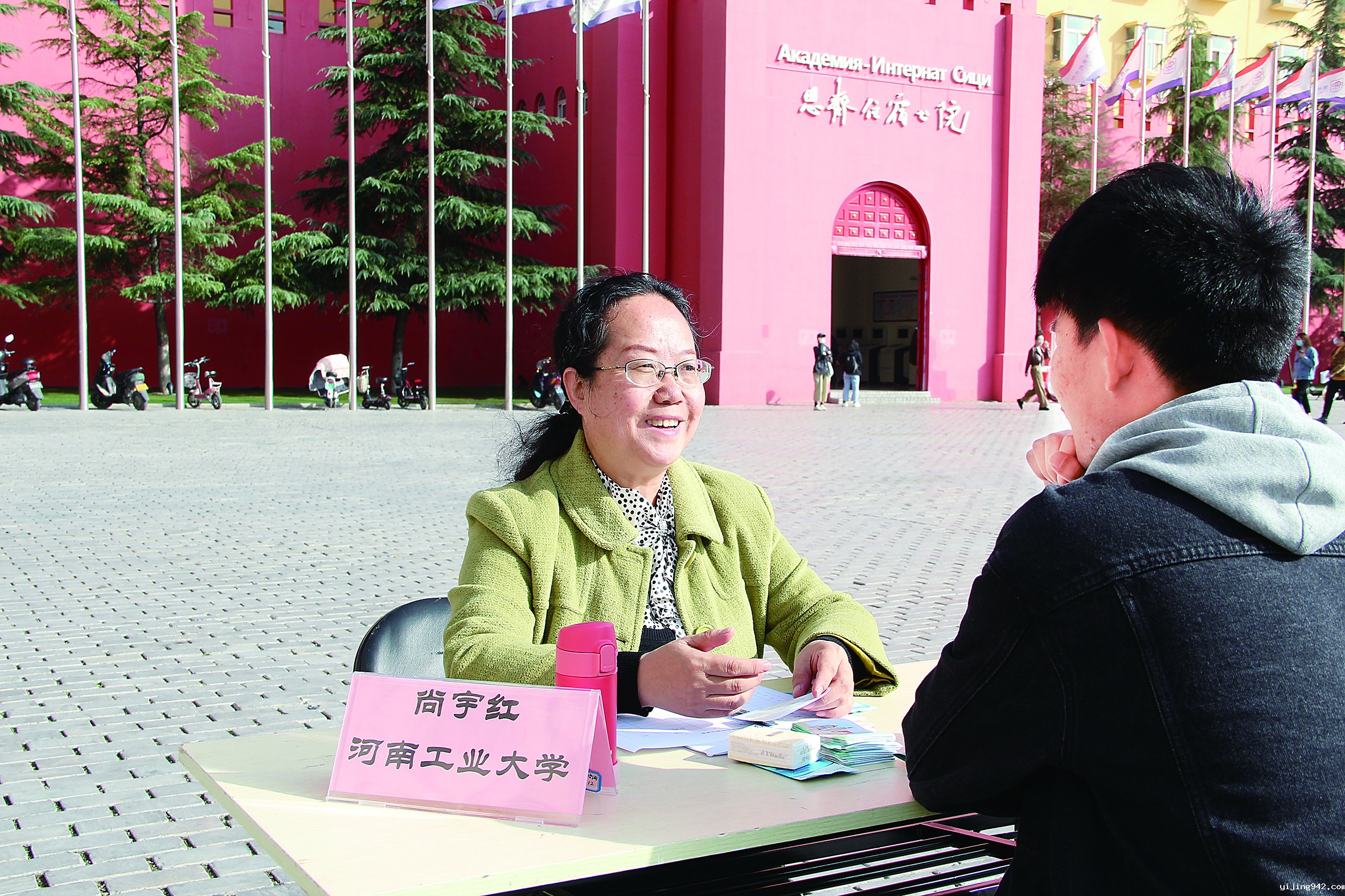 直抵心灵的解惑，就像这初冬的阳光般温暖着学生的心.JPG
