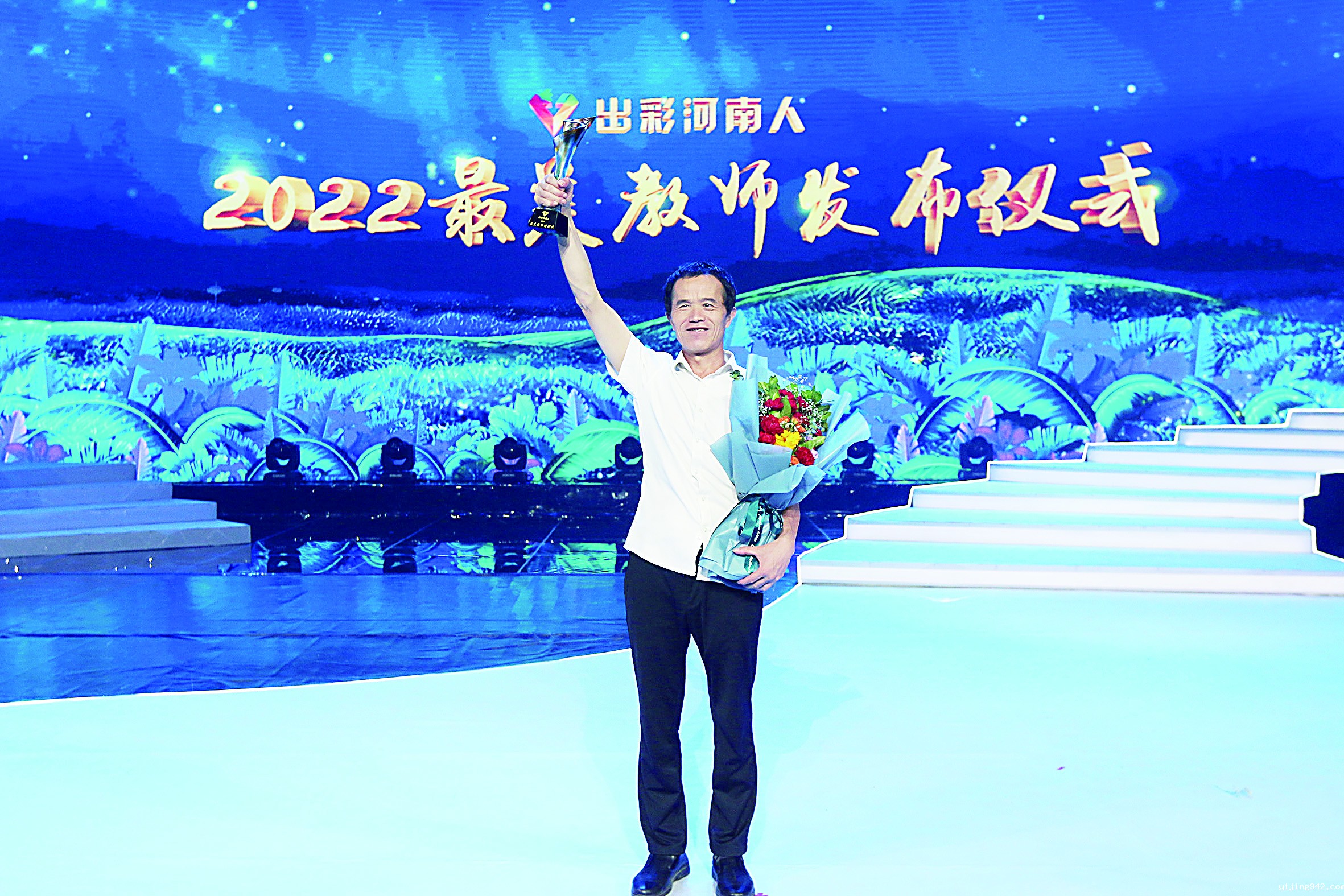 1.颁奖照.JPG