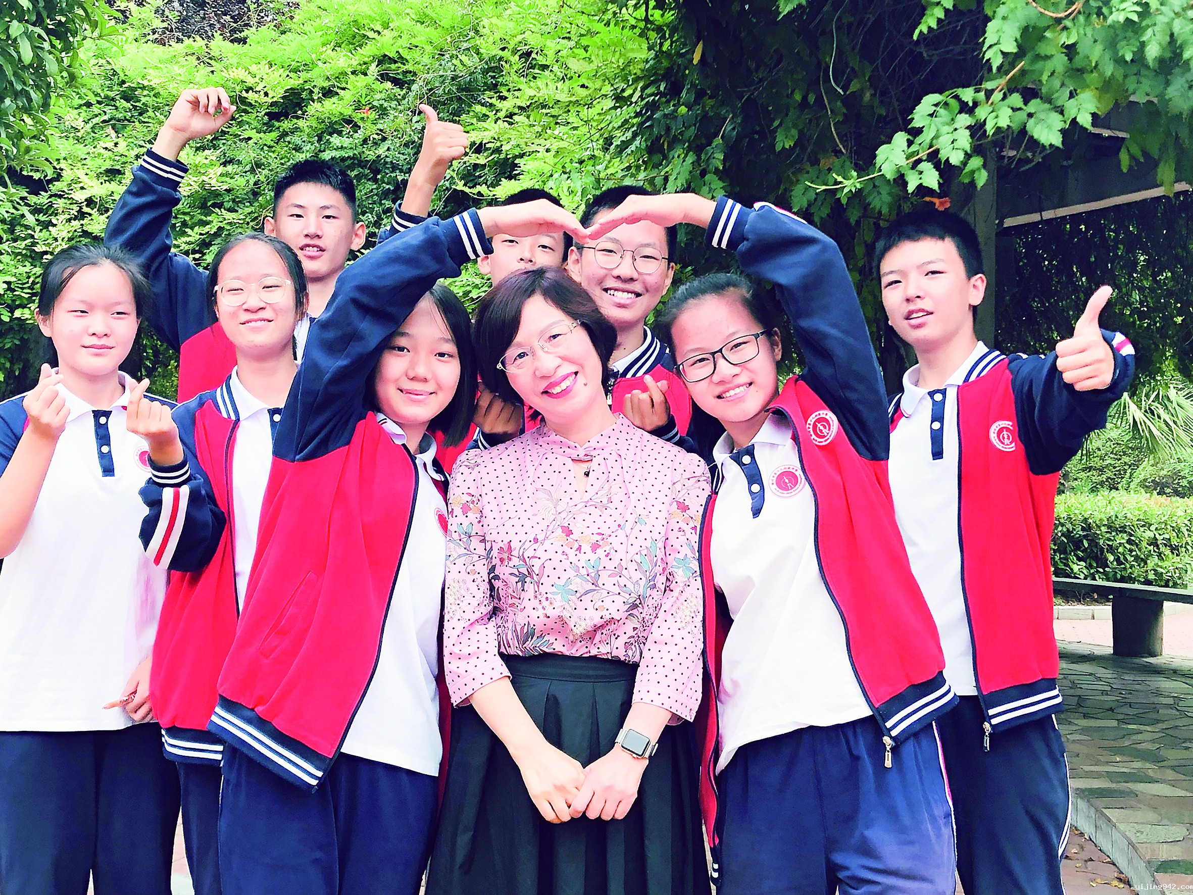 杨卫平与学生3.jpg