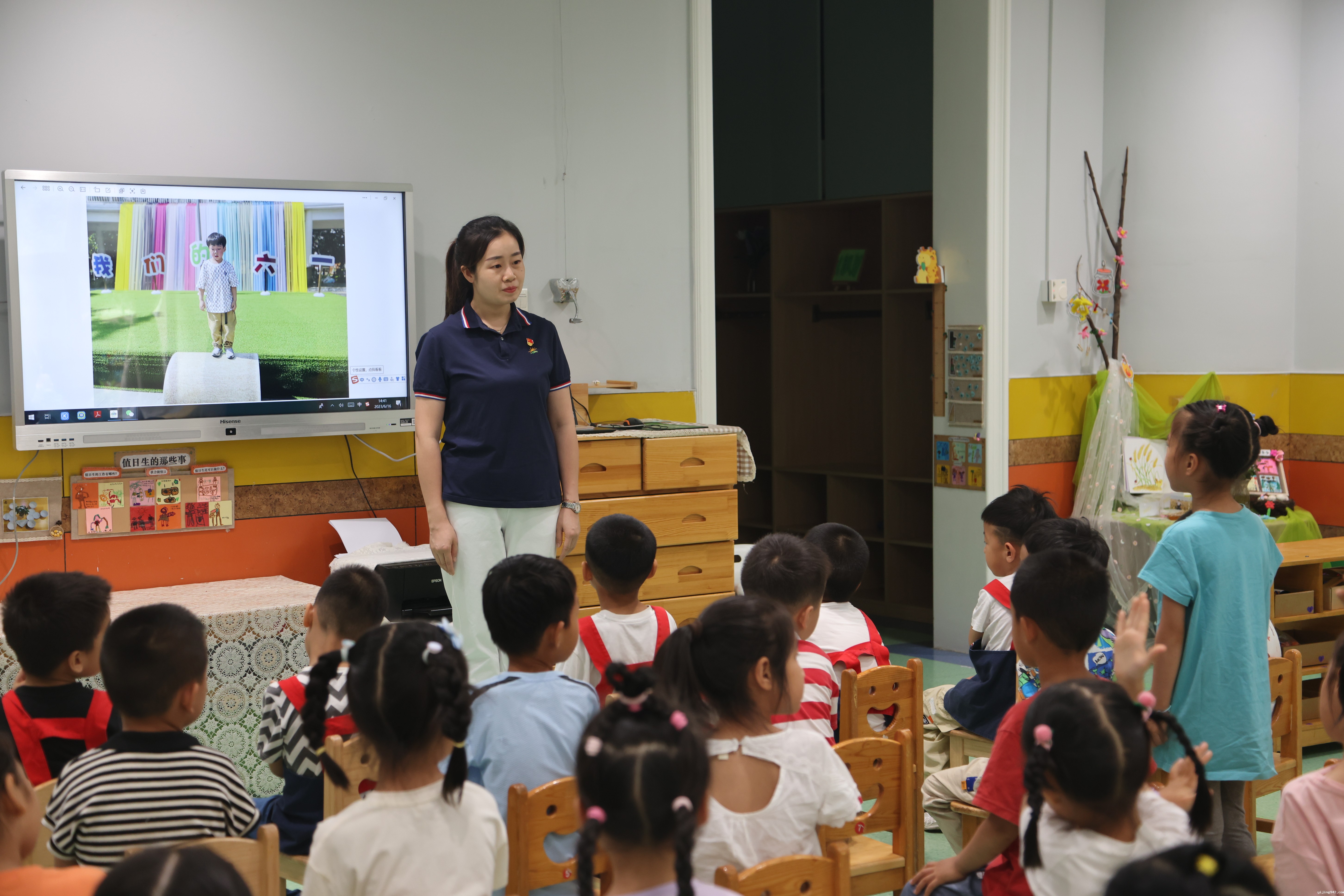 孩子分享游戏经验.JPG