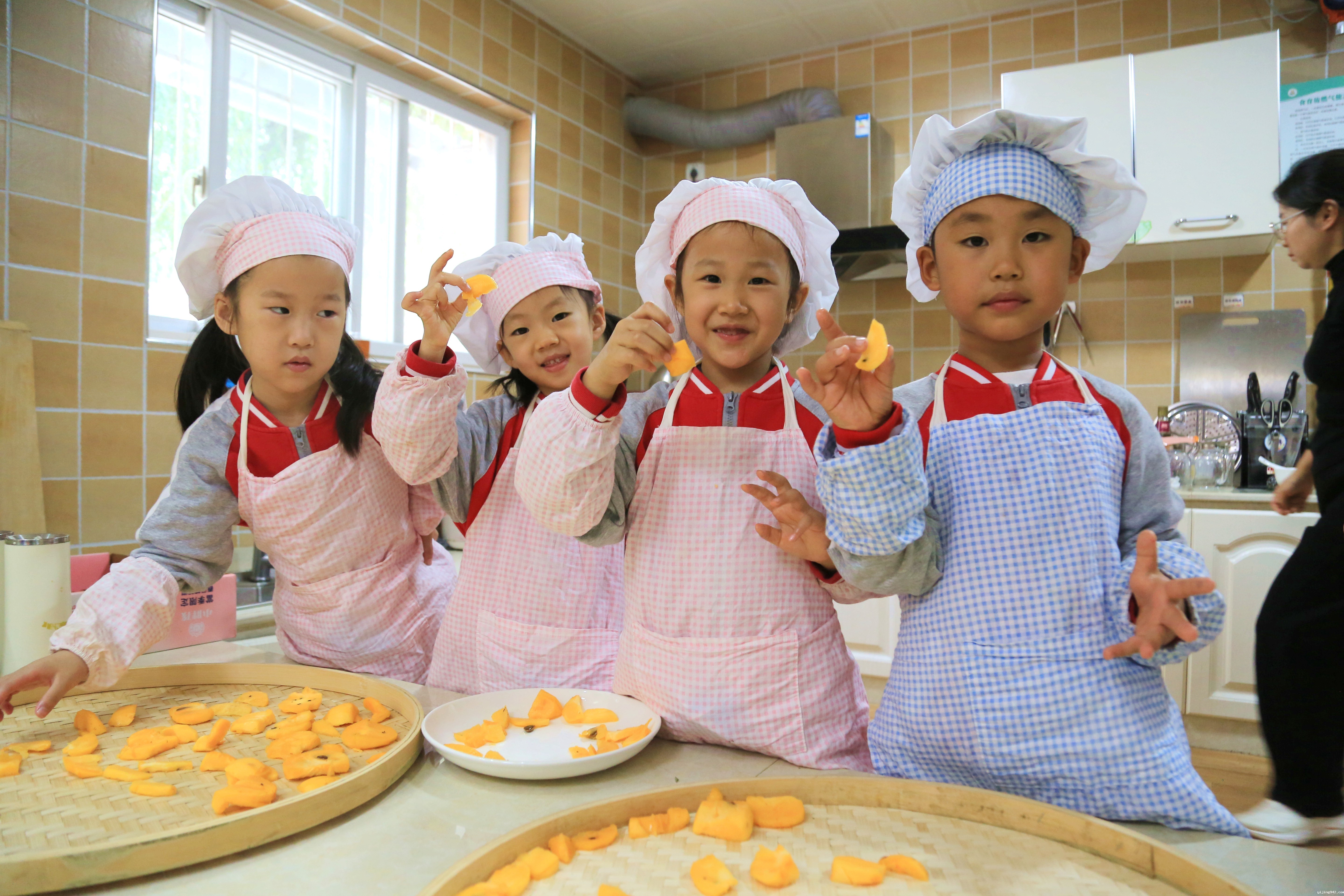 9.漯河市实幼食育工坊活动.JPG
