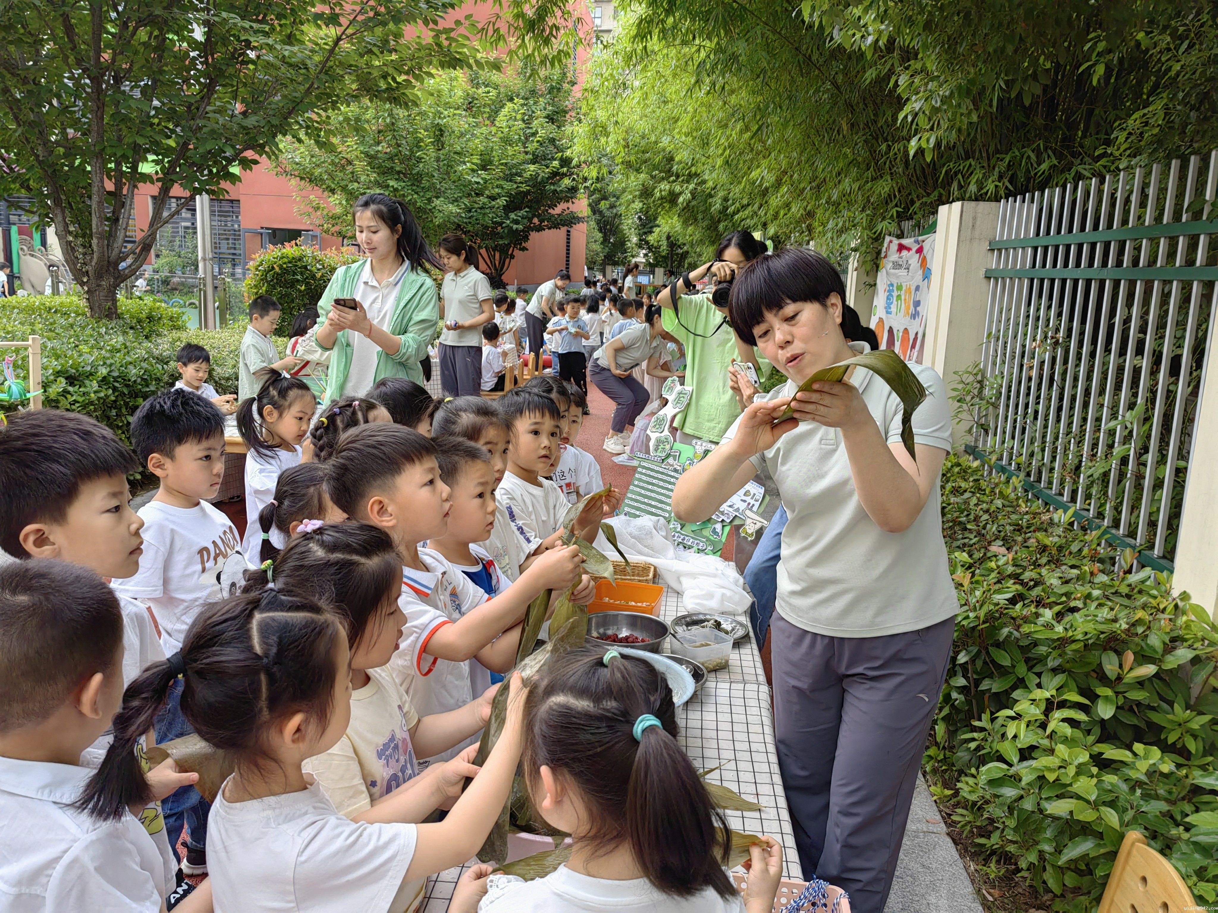 包粽子.jpg